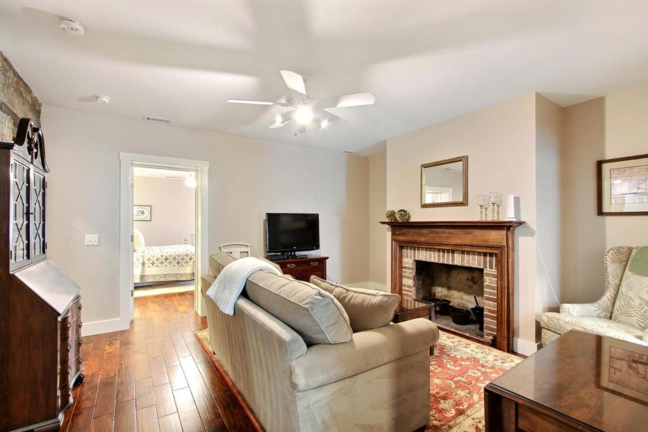 Change Of Place Garden Level Apartment *